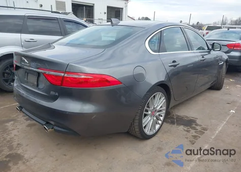 2017 Jaguar Xf 35T Prestige z USA, uszkodzony, nr VIN SAJBK4BV5HCY47515